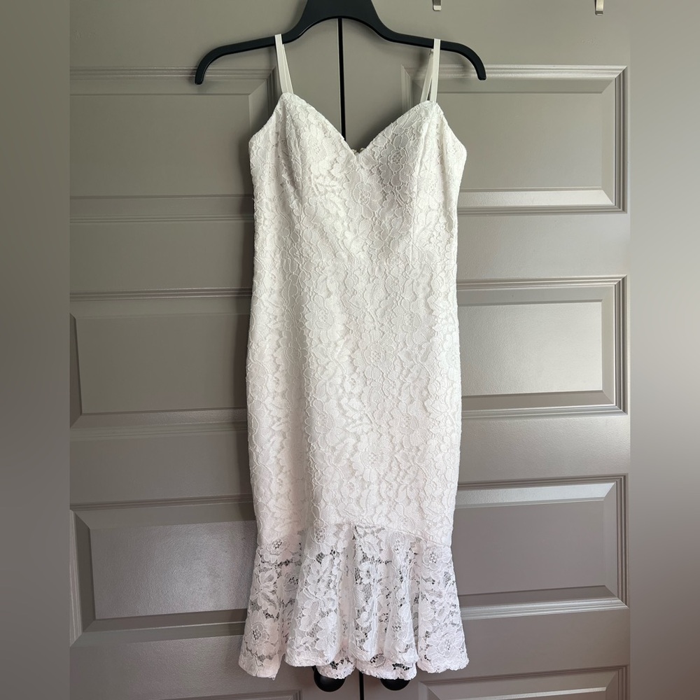 NWOT! Guess Floral Lace Trumpet Dress - Picture 3 of 7